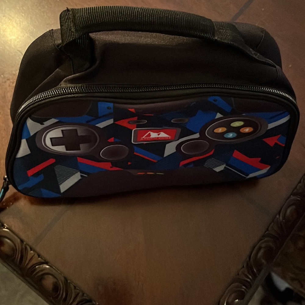 Arctic zone game controller lunch bag - Picture 3 of 3
